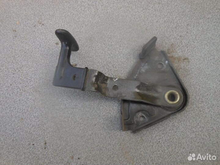 Крючок открывания капота для Audi 100 C4 1991-1994