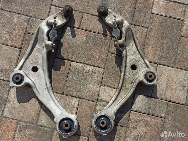 Рычаги Ниссан Elgrand 2010 г в