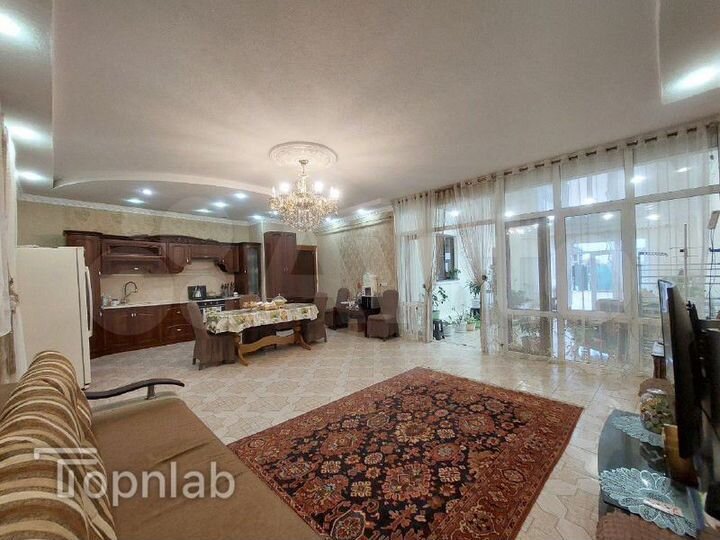 Дом 189 м² на участке 5,5 сот.