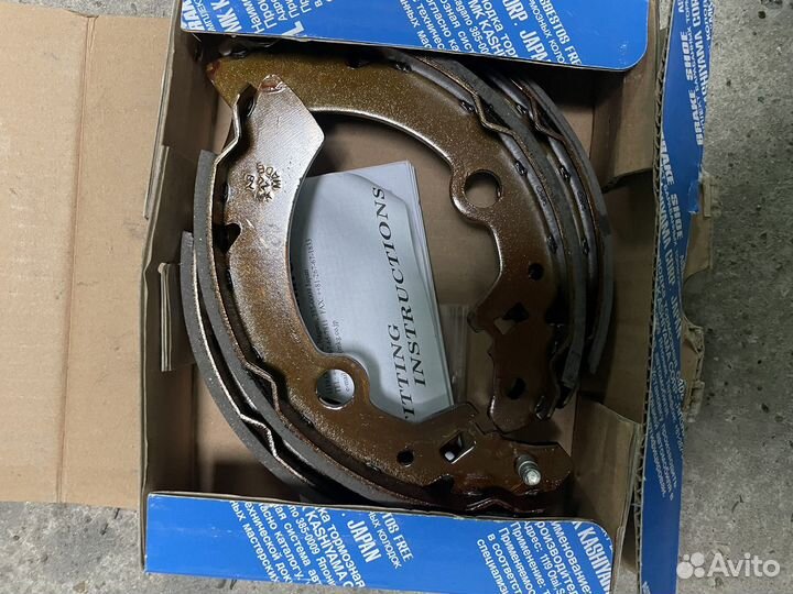 Тормозные колодки задние барабанные