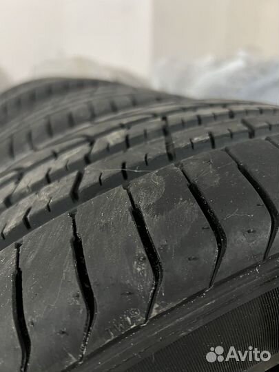 Pirelli P Zero 245/40 R19 и 275/35 R19 94Y