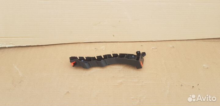 Кронштейн переднего бампера RH Opel Zafira B