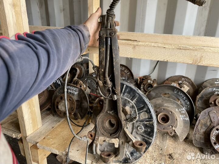 Поворотный кулак правый Volkswagen Touareg