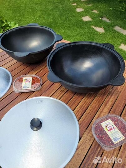 Казан с крышкой чугунный