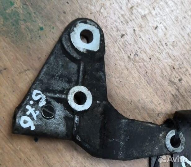 Кронштейн гур нижний нижний Mazda 626 FS GE