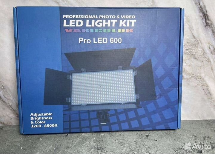 Фото и видеосвет профессиональный прожектор