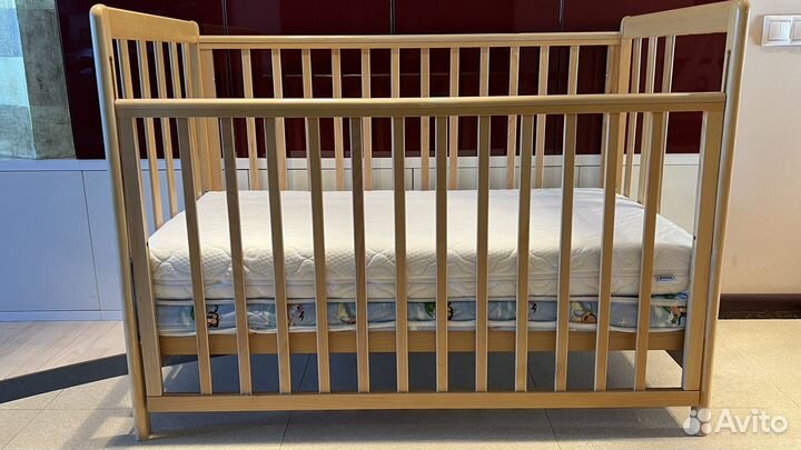 Детская кроватка с ортопедическим матрасом +прочее