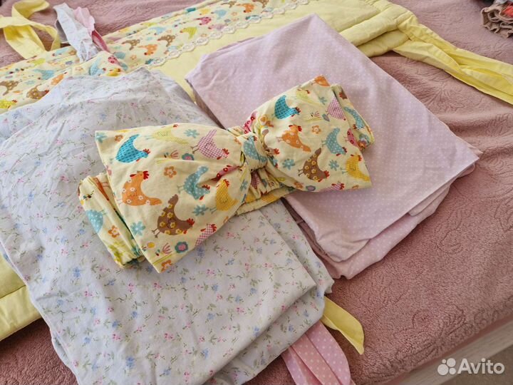 Бортики в кроватку, простыни, наволочки