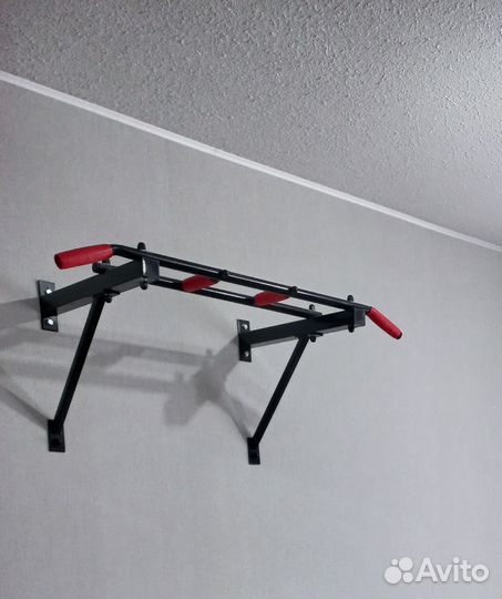 Турник настенный