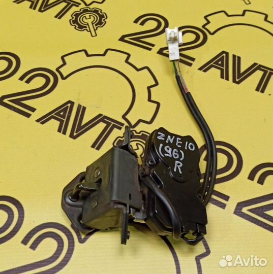 Замок багажника Toyota Wish ZNE10 1ZZ-FE 04.2006