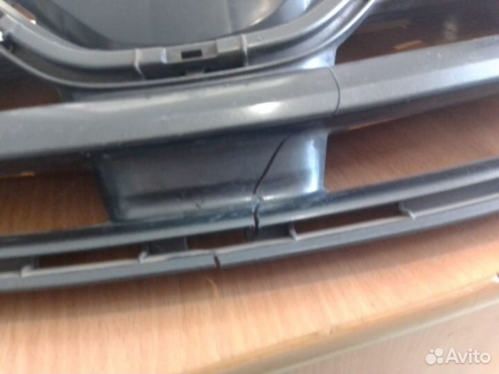 Решетка радиатора Toyota Corolla E150