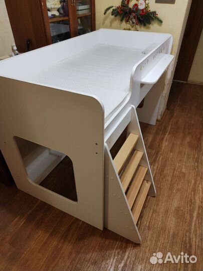 Кровать-чердак с лестницей и матрасом