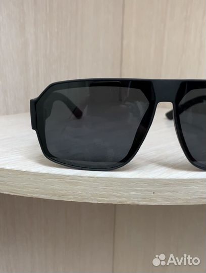 Солнцезащитные очки hugo