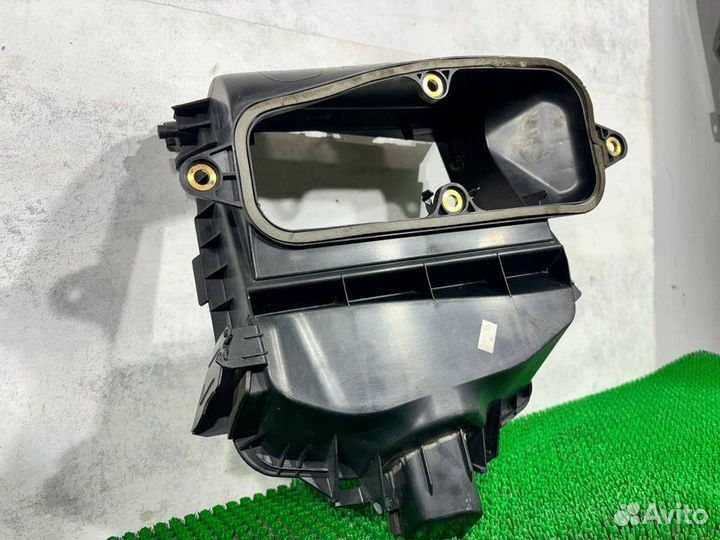 Корпус воздушного фильтра Mercedes-Benz GLE