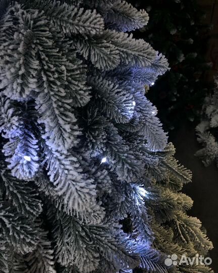 Елка литая заснеженная