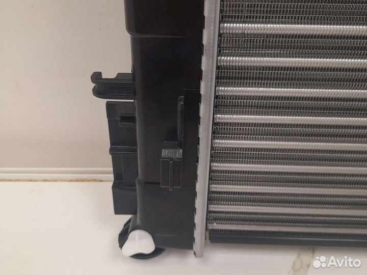 Радиатор охлаждения KIA Rio Solaris 17