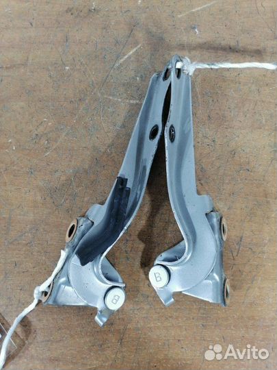 Петля капота Toyota Prius NHW20 1nzfxe 2004