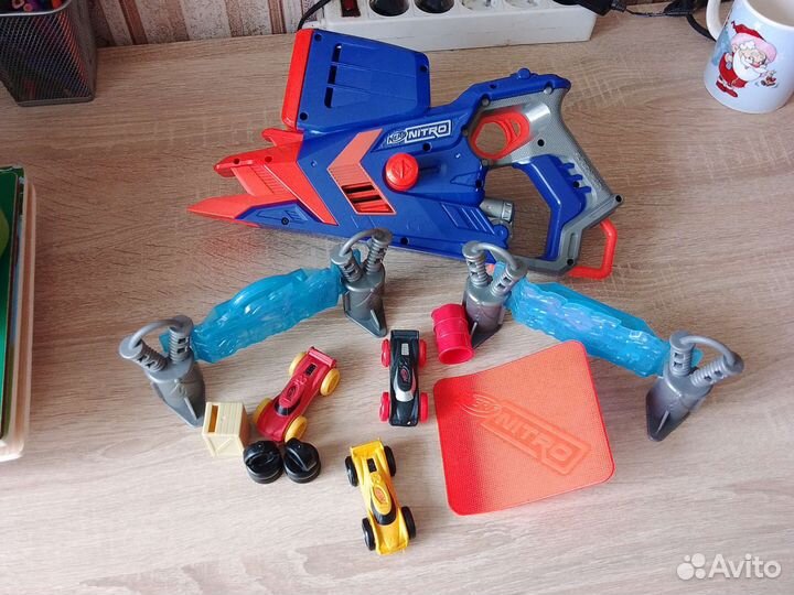 Nerf стреляющий машинками