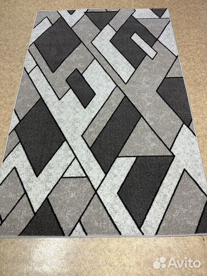 Бюджетный ковер новый