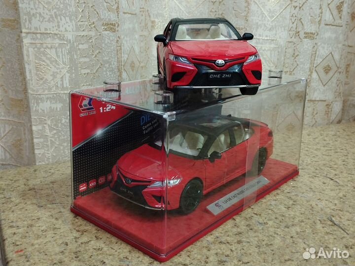 Модель автомобиля Toyota Camry в красивой коробке