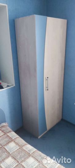 Детский стол и 2 шкафчика