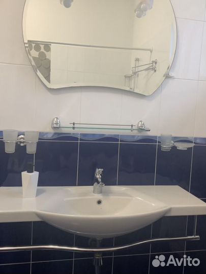 Зеркало с подсветкой и с полочкой