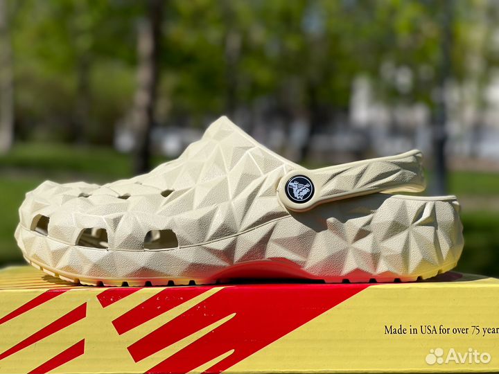 Crocs Classic Geometric Clog Shiitake