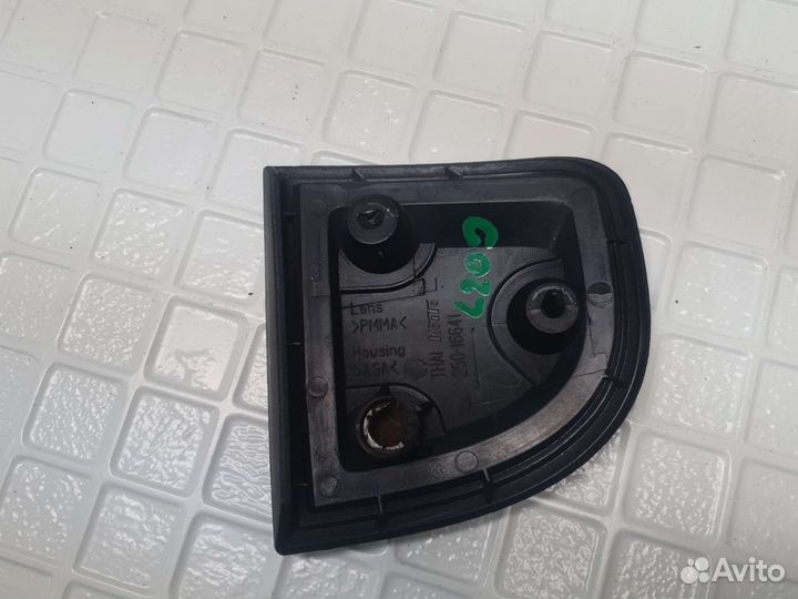 Катафот в заднее крыло Mitsubishi l200 kb 2006+