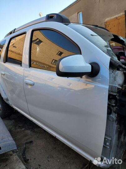 Дверь передняя правая для Рено Дастер