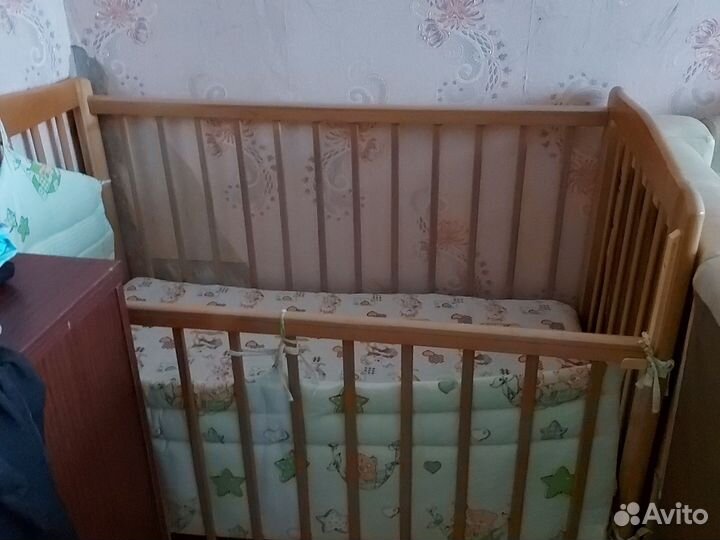 Кровать детская деревянная