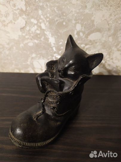 Фигурка котика