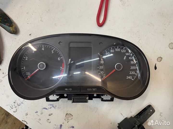 Панель приборов Volkswagen Polo 2016 год