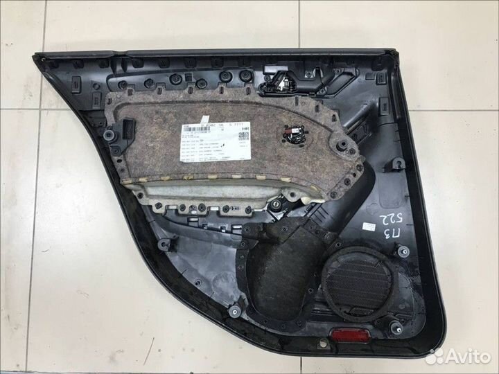 Обшивка двери задней правой Volkswagen Golf