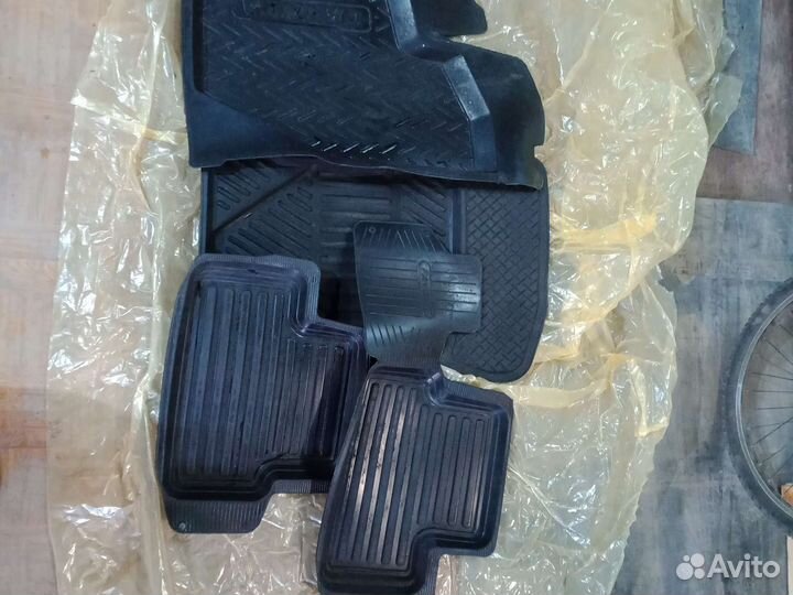 Комплект автомобильных ковриков, резиновые