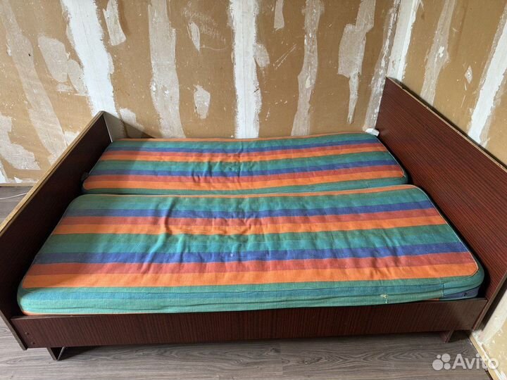 Кровать двухспальная с матрасом