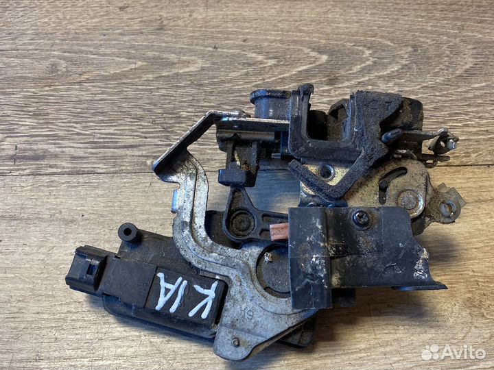 Kia sephia задний левый замок двери