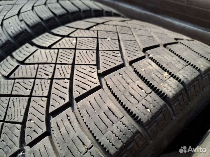 Pirelli Ice Zero FR 235/45 R18