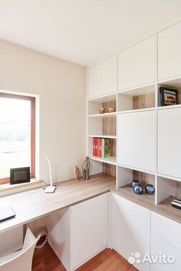 Детская рабочая зона у окна