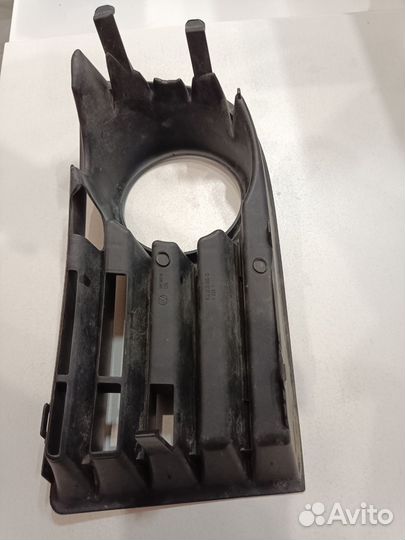 Решетка переднего бампера под противотуманкиvw