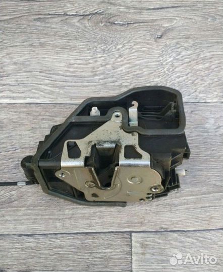 Замок двери передней левый BMW X5 X6 e70 e71