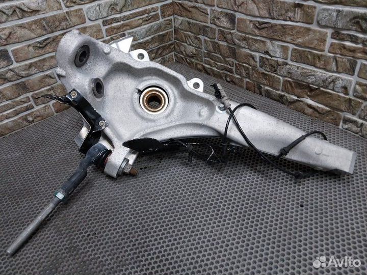 Кулак поворотный передний левый Land Rover