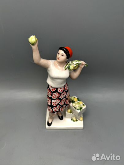 Статуэтка Сборщица яблок лфз