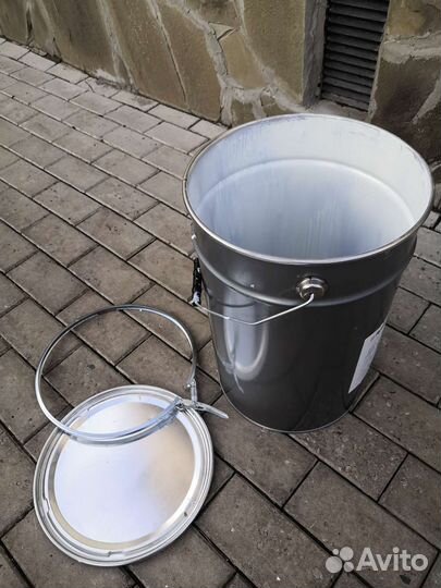 Ведро металлическое с крышкой