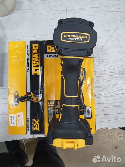 Аккумуляторный винтовёрт DeWalt DCF850 206Нм