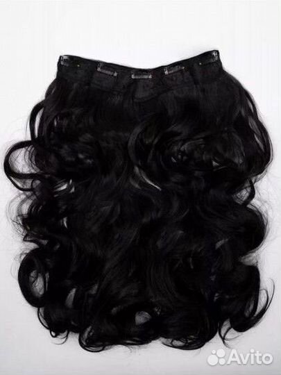 Волосы на заколках темно каштановые