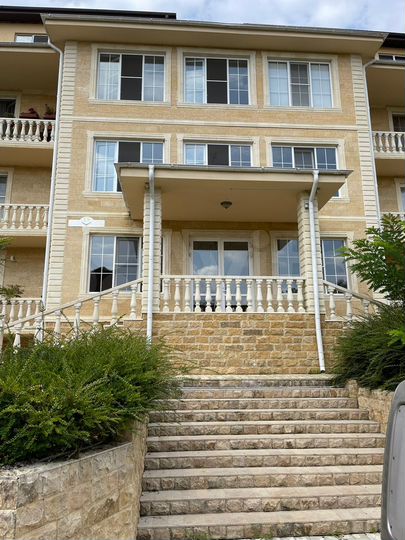 2-к. квартира, 83 м², 2/3 эт.