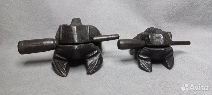 Статуэтка лягушки