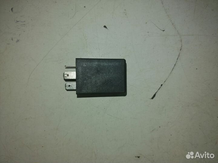 Реле стеклоочистителя Audi A4