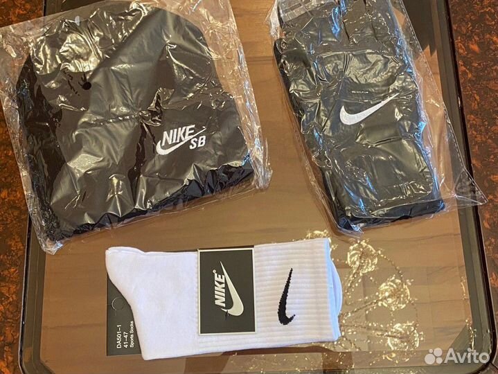 Комплект шапка и перчатки nike