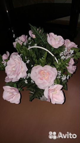 Розы в плетеной корзине - Франция